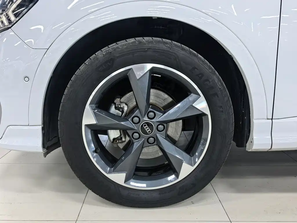 Audi Q3 2023 35 TFSI Fashion (1.4T)