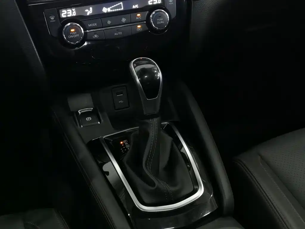 Nissan Qashqai — миниатюра 13