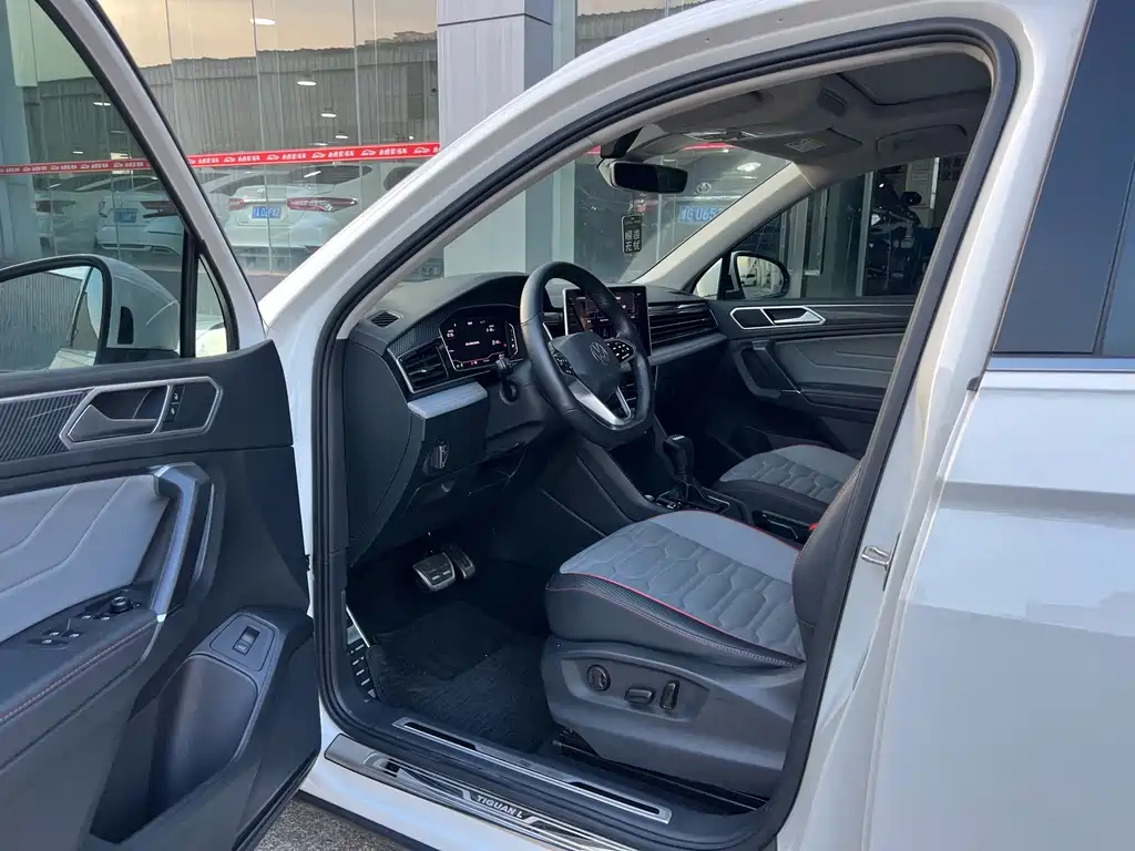 Volkswagen Tiguan L — миниатюра 6