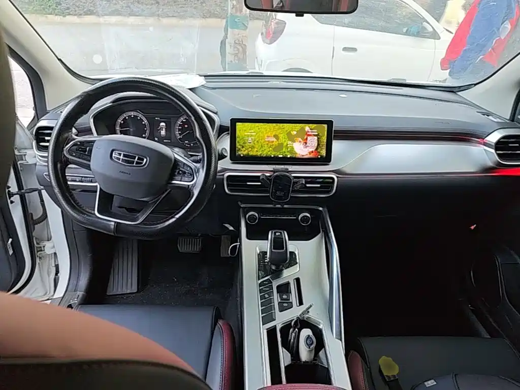 Geely Binyue — миниатюра 10