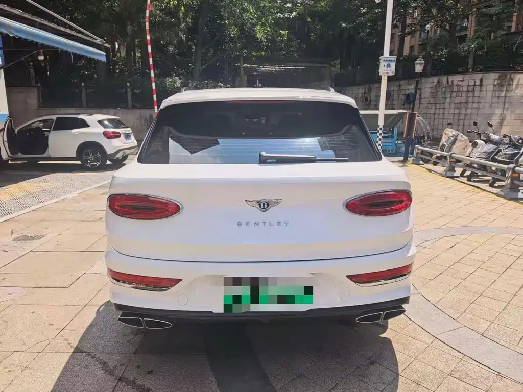 Bentley Bentayga PHEV — миниатюра 12