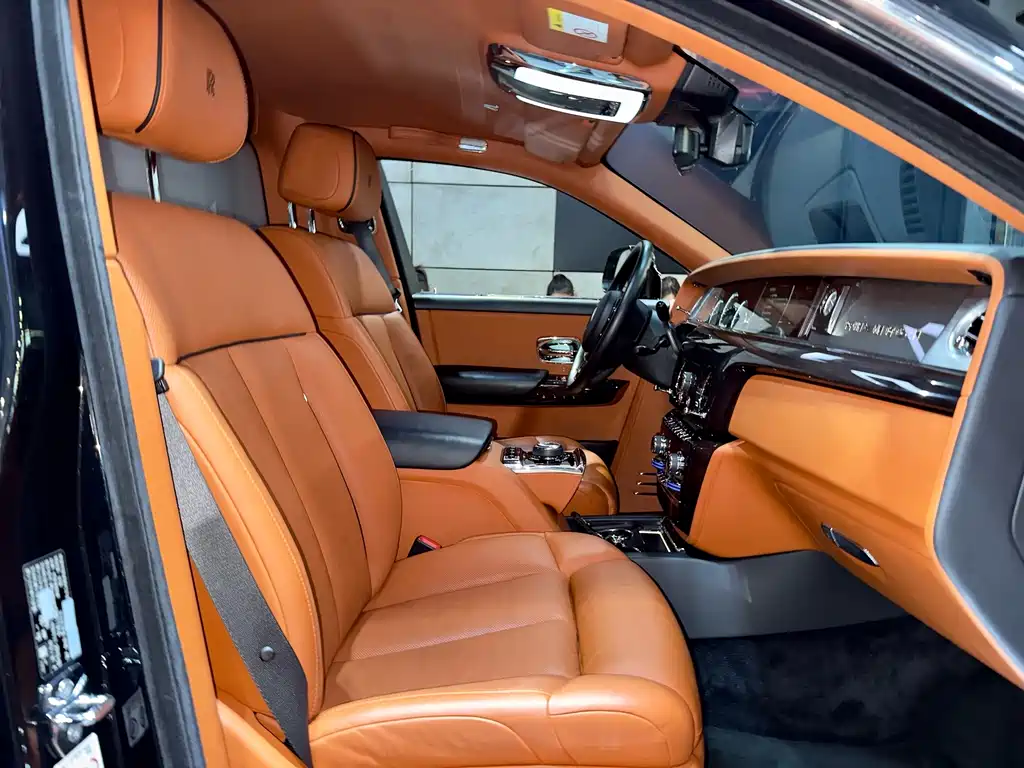 Rolls-Royce Phantom — миниатюра 28