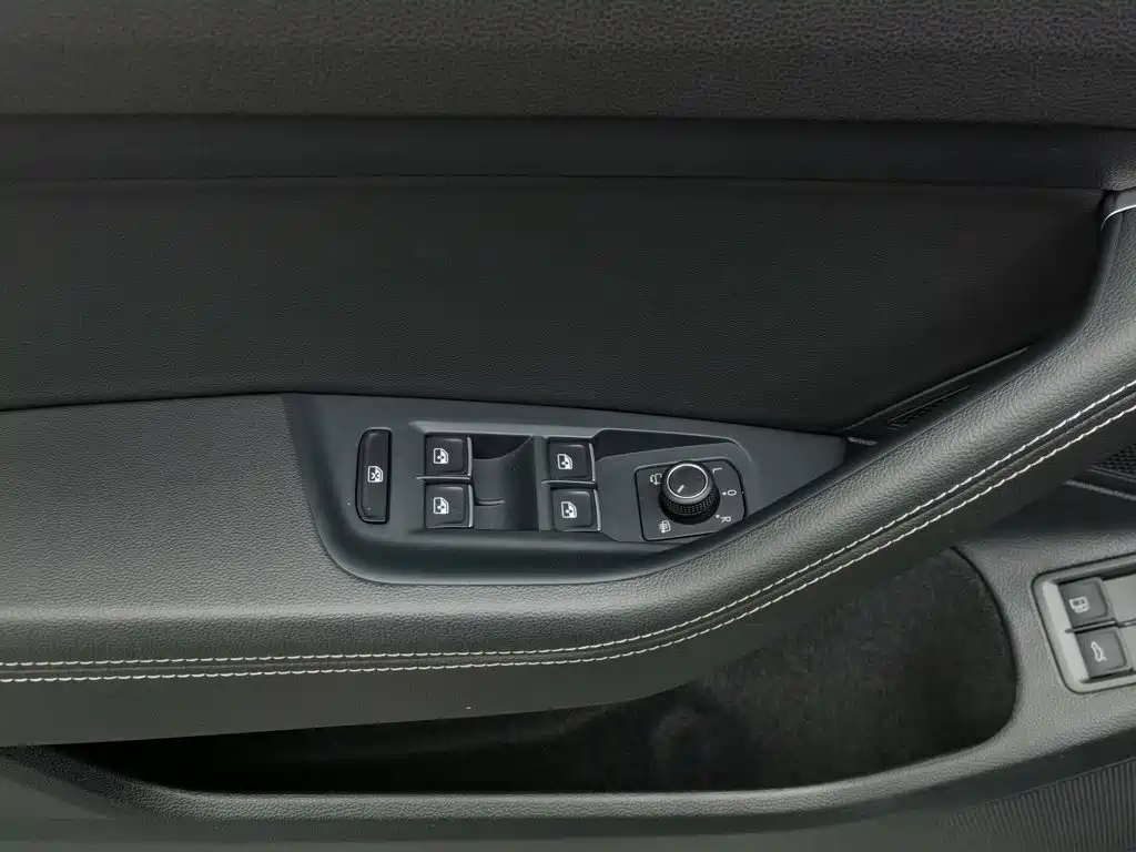 Volkswagen 迈腾 PHEV — миниатюра 9
