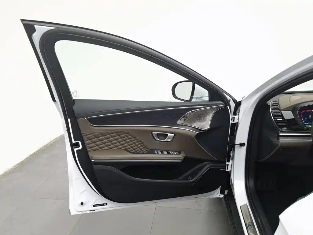 BYD Han — миниатюра 8