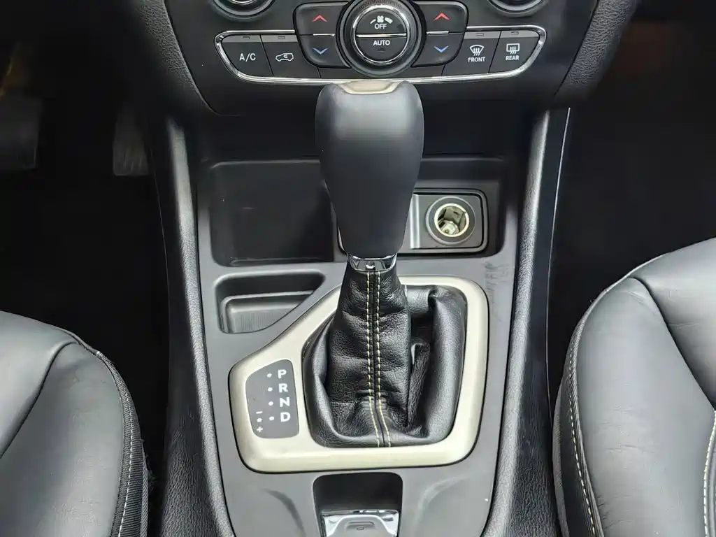 Jeep Cherokee — миниатюра 13