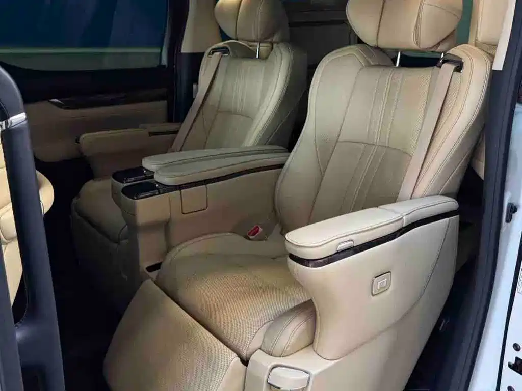 Toyota Vellfire — миниатюра 10