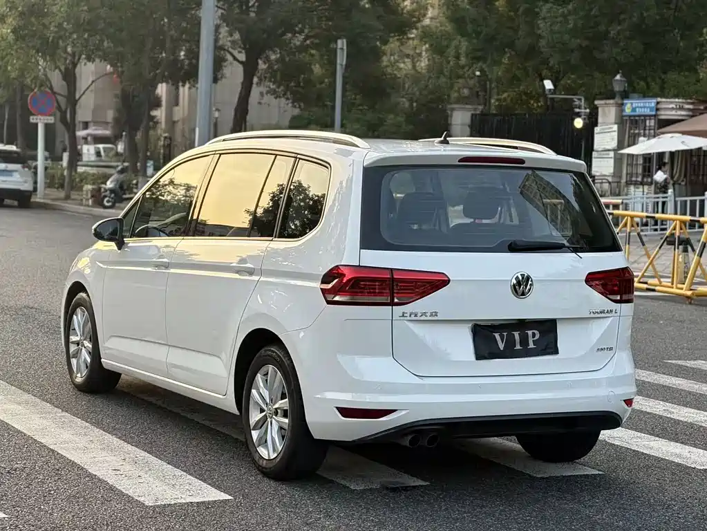 Volkswagen Touran — миниатюра 7