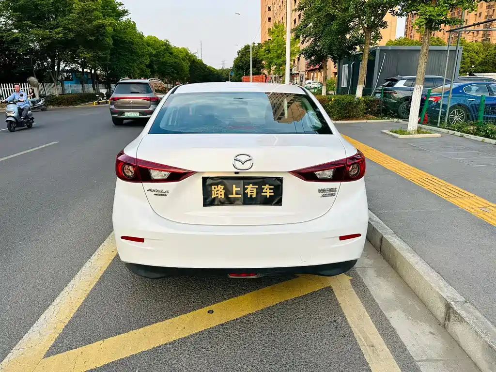 Mazda Mazda3 3 2014 2.0L AT Flagship