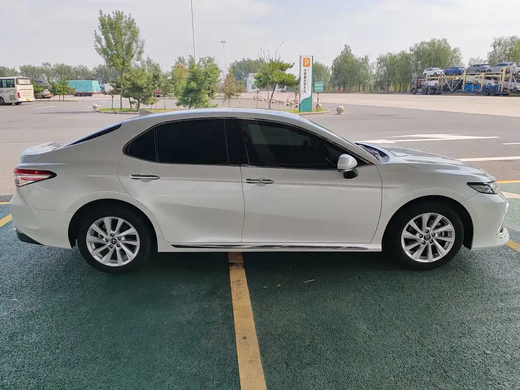 Toyota Camry — миниатюра 5