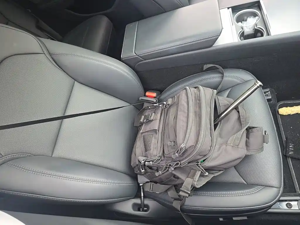 Tesla Model Y — миниатюра 25