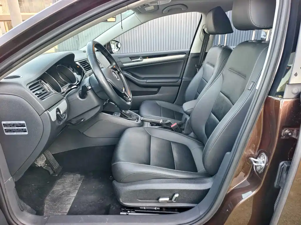 Volkswagen Sagitar 2015 230TSI AT Comfort