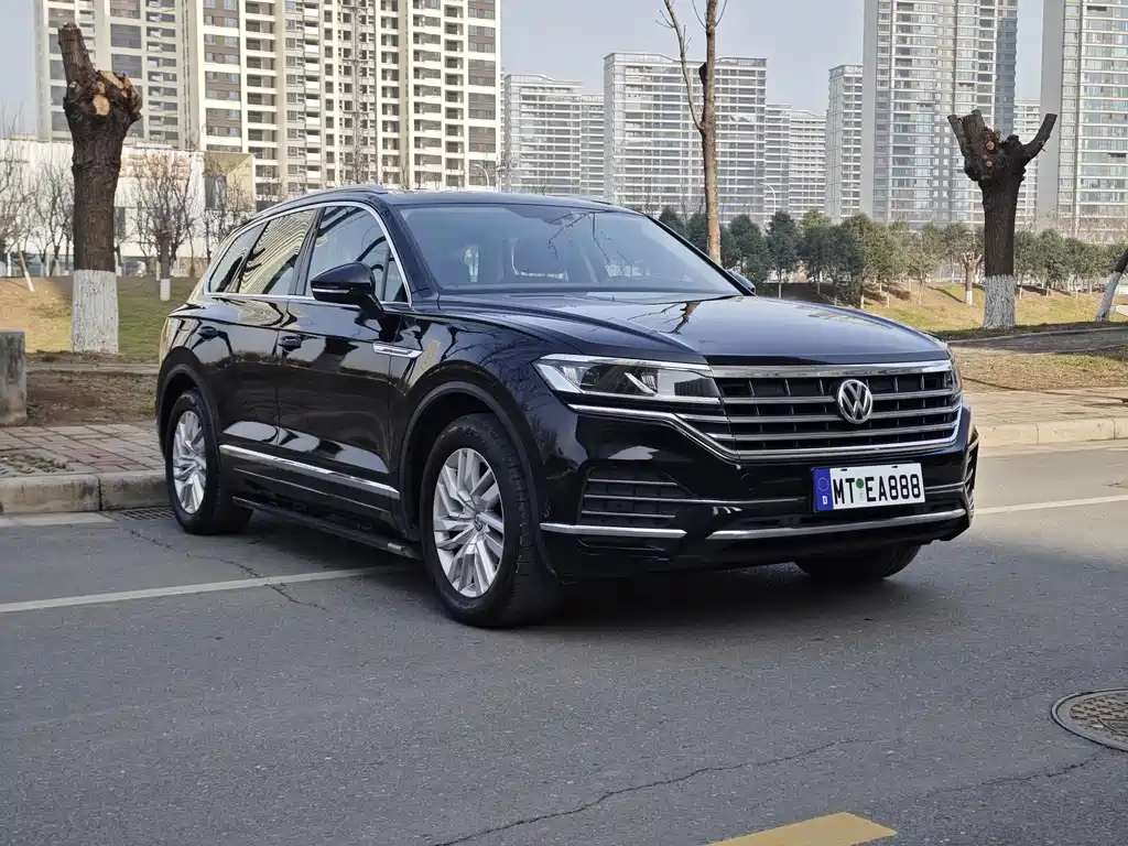 VOLKSWAGEN TOUAREG