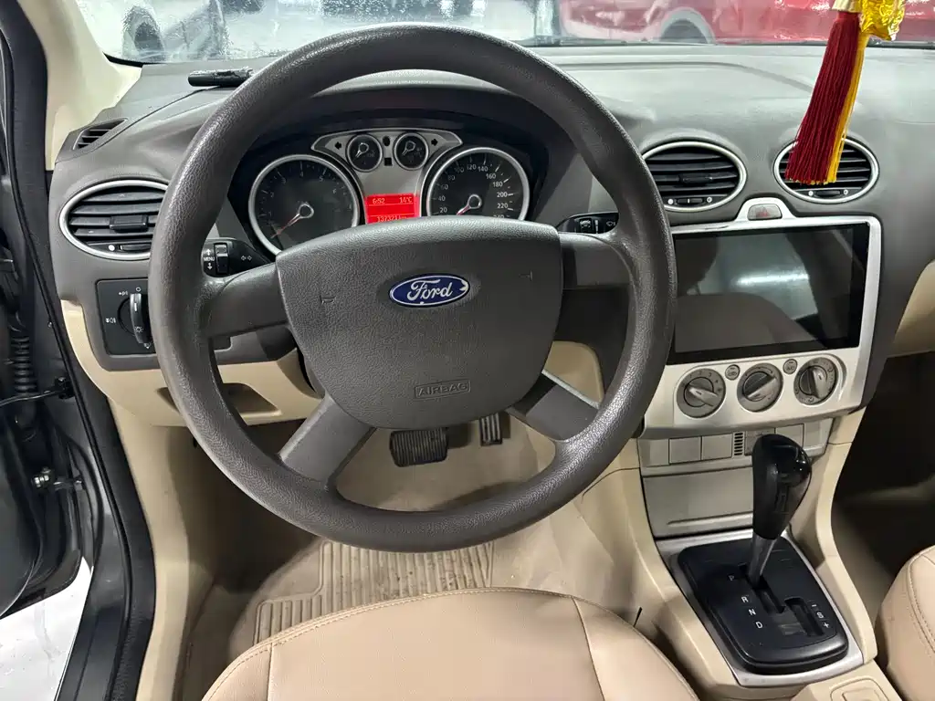 Ford Focus 2013 1.8L AT