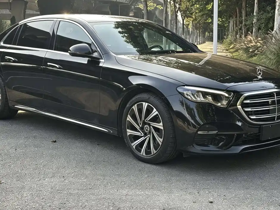 Mercedes-Benz E-Class — миниатюра 3