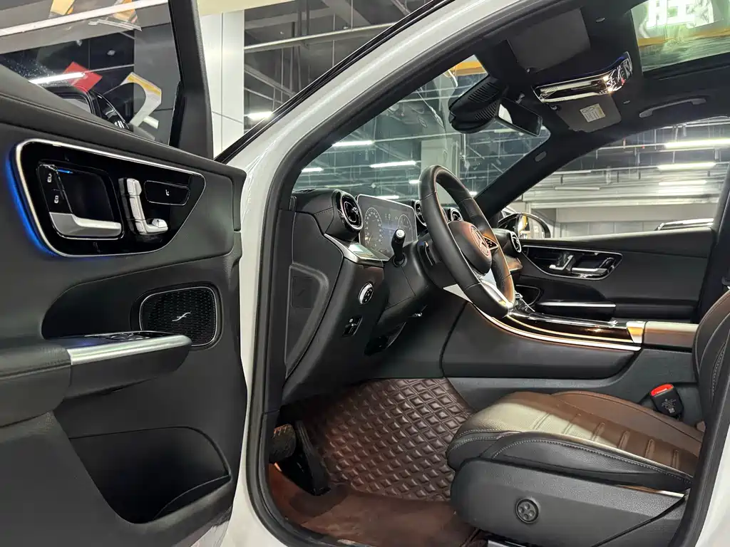Mercedes-Benz GLC 2023 GLC 260 L 4MATIC 5 мест