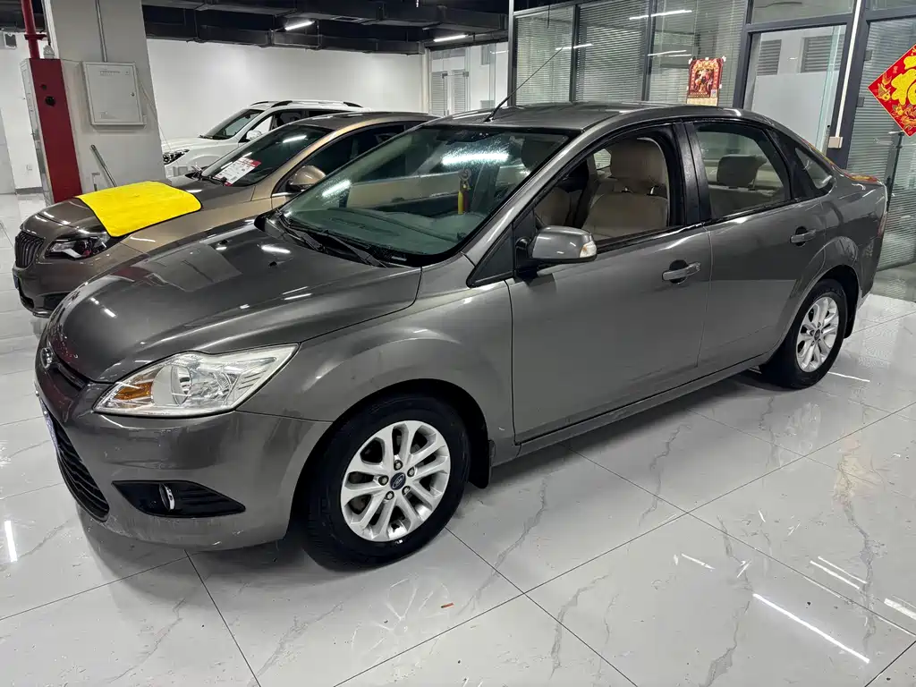 Ford Focus 2013 1.8L AT