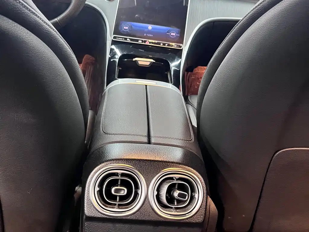 Mercedes-Benz C-Class — миниатюра 12