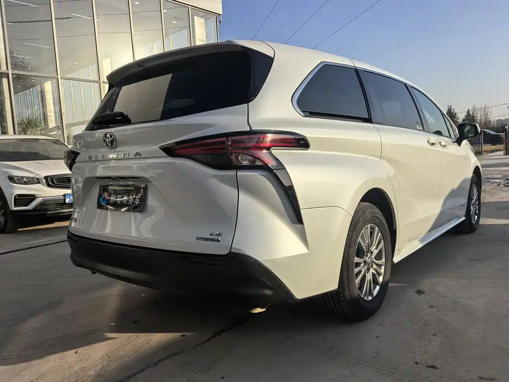 TOYOTA SIENNA
