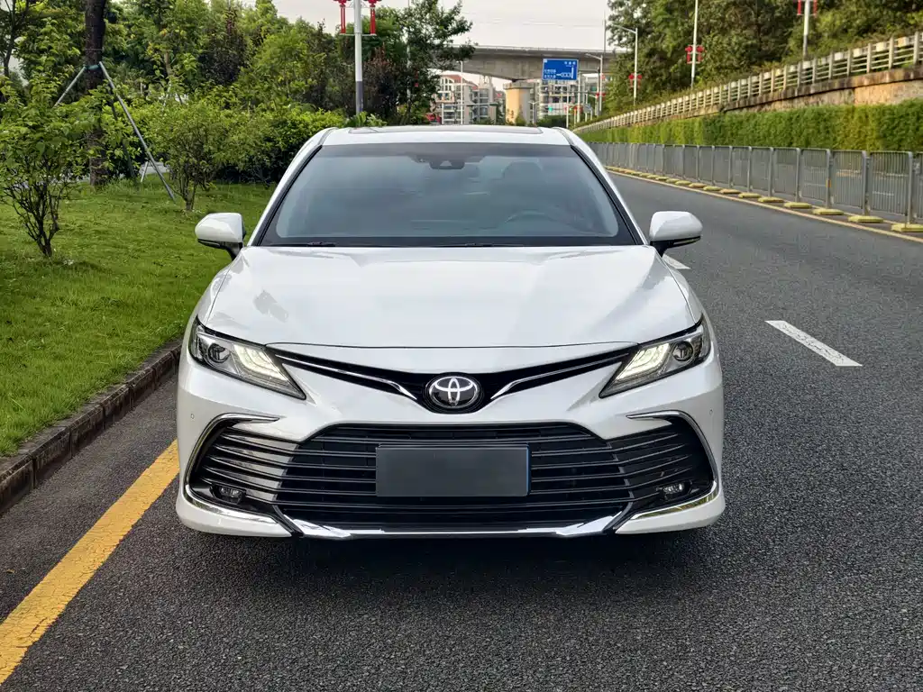 Toyota Camry — миниатюра 2
