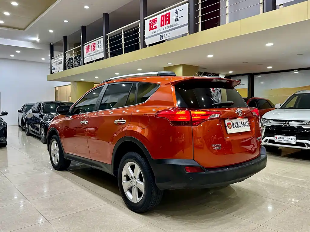 Toyota RAV4 — миниатюра 7