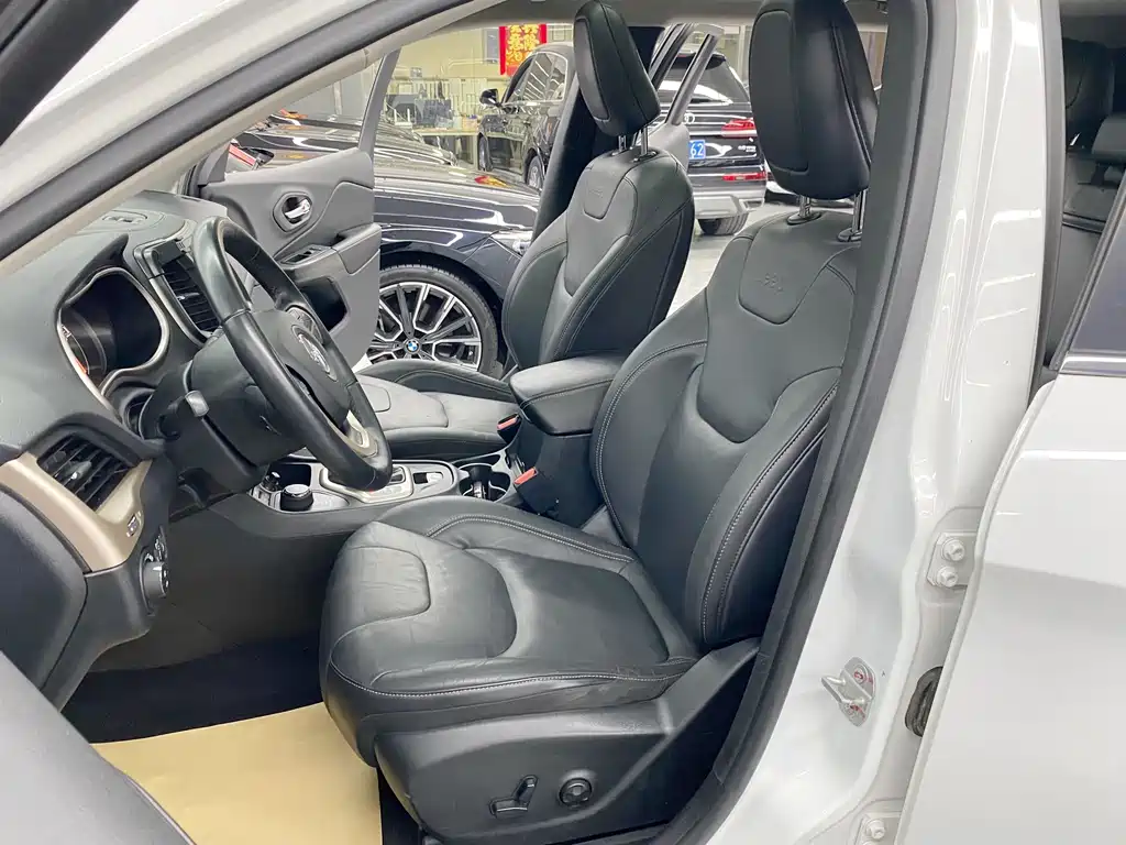 Jeep Cherokee — миниатюра 14