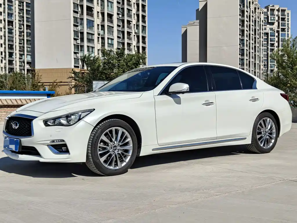 Infiniti Q50L