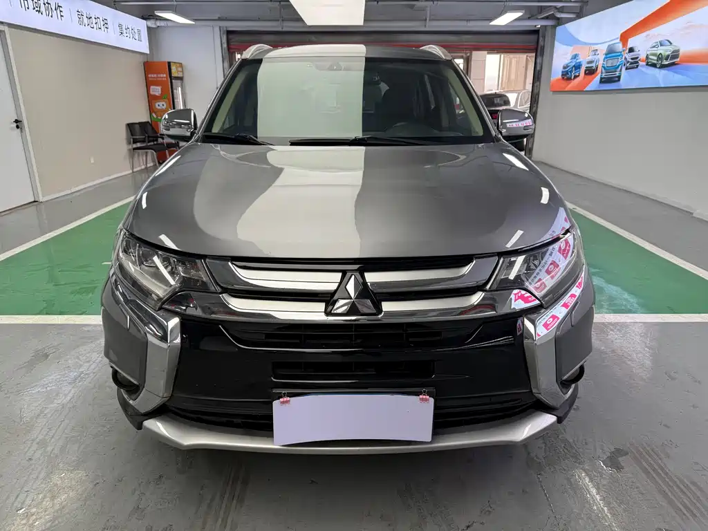 MITSUBISHI OUTLANDER