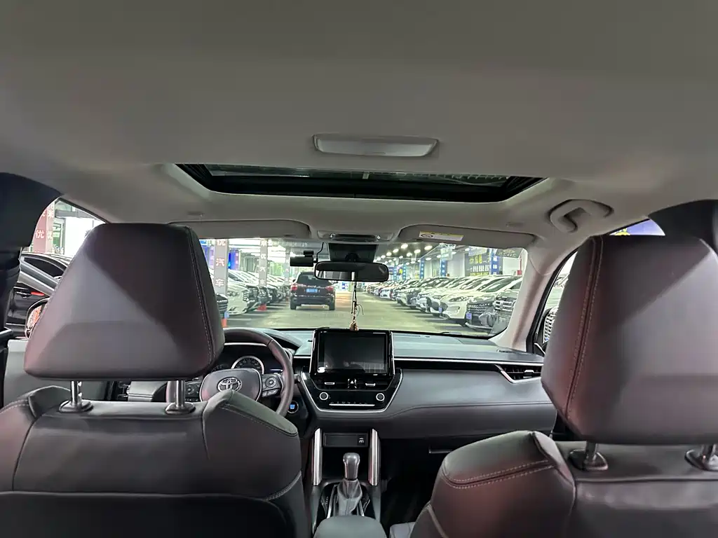 Toyota Corolla Cross — миниатюра 15
