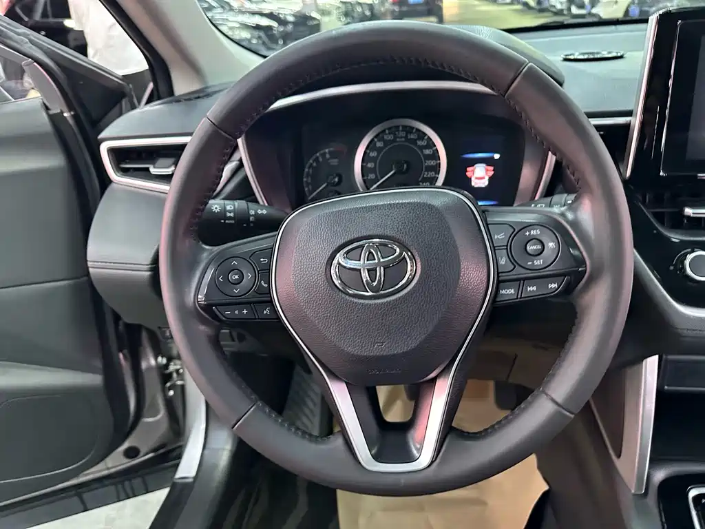 Toyota Corolla Cross — миниатюра 13
