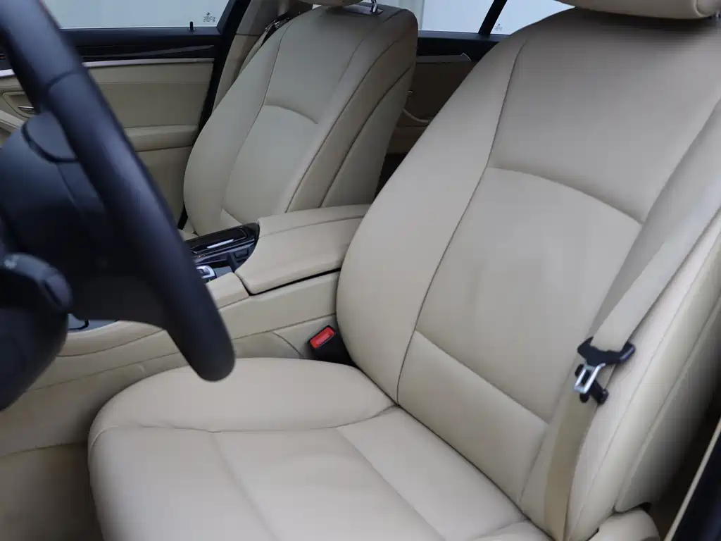 BMW 5 Series — миниатюра 7