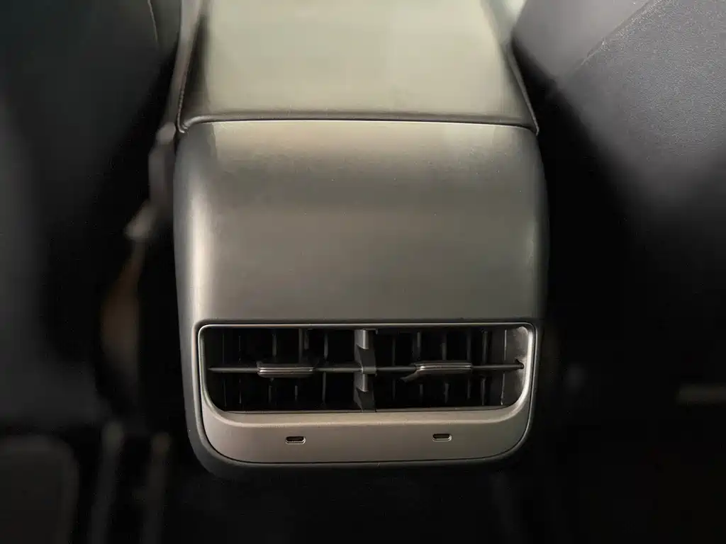 Tesla Model 3 — миниатюра 11