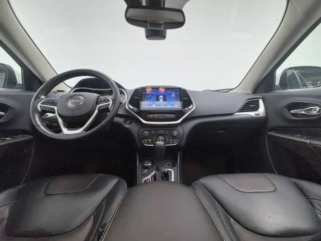 Jeep Cherokee — миниатюра 5