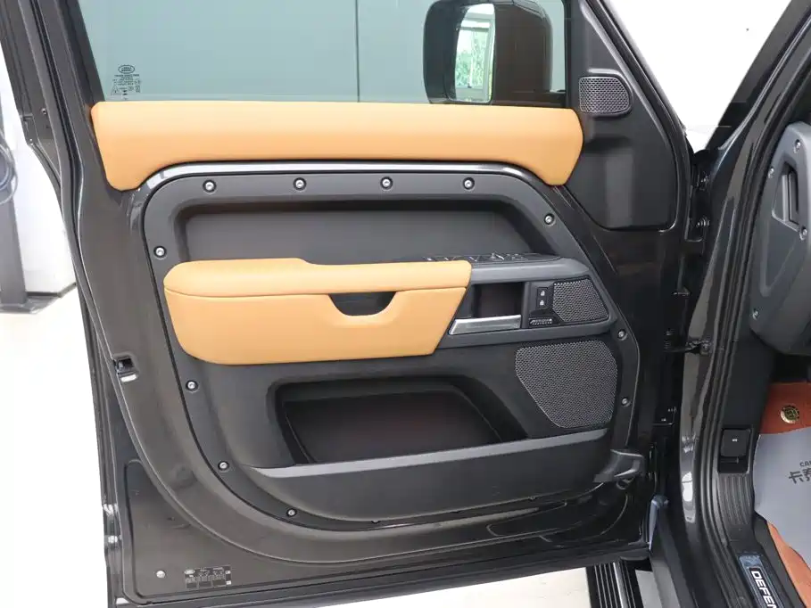 Land Rover Defender — миниатюра 10