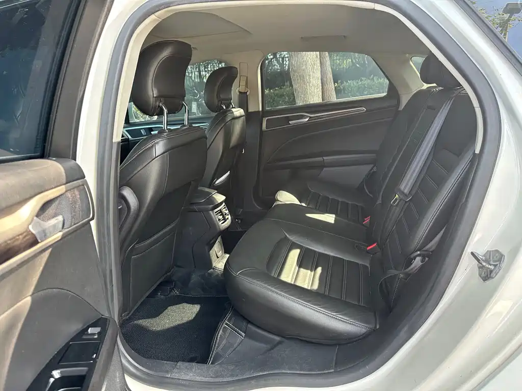 Ford Mondeo — миниатюра 13