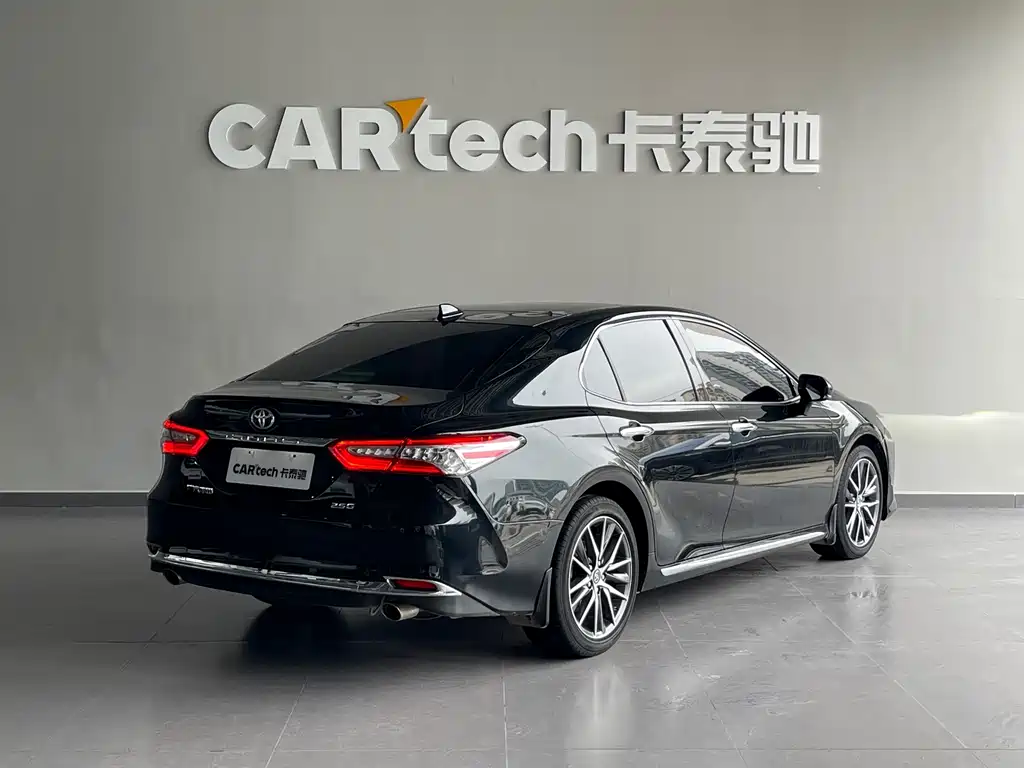 Toyota Camry — миниатюра 4