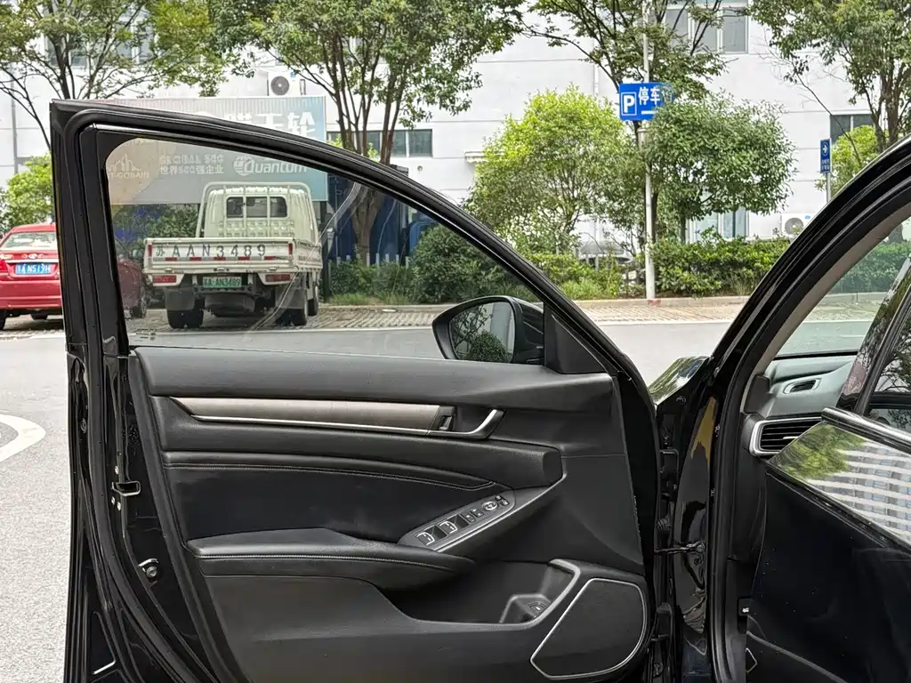 Honda Accord — миниатюра 8