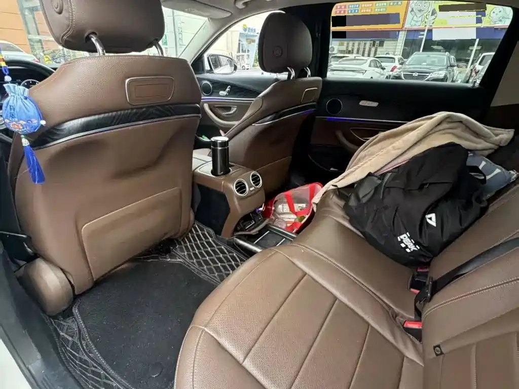 Mercedes-Benz E-Class — миниатюра 5