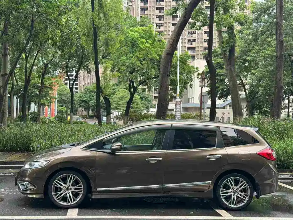 Honda Jade 2016 1.8L AT Comfort Elite 5 мест