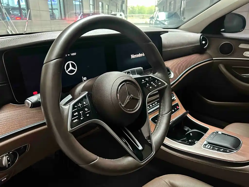 MERCEDES-BENZ E CLASS