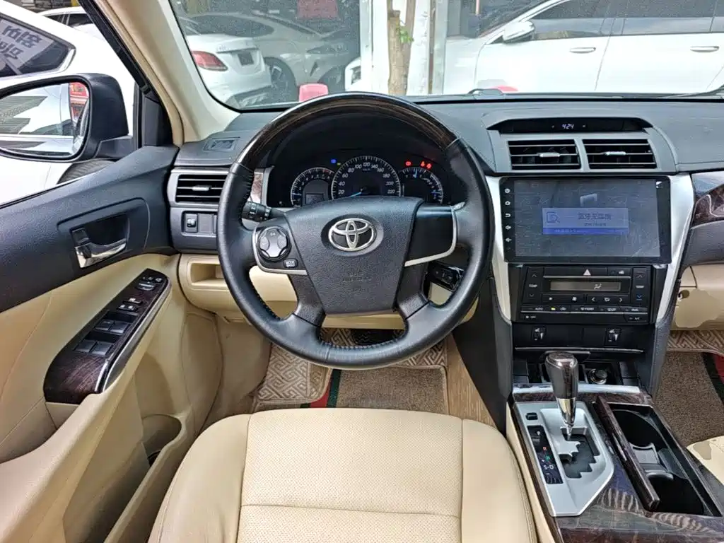 Toyota Camry — миниатюра 11