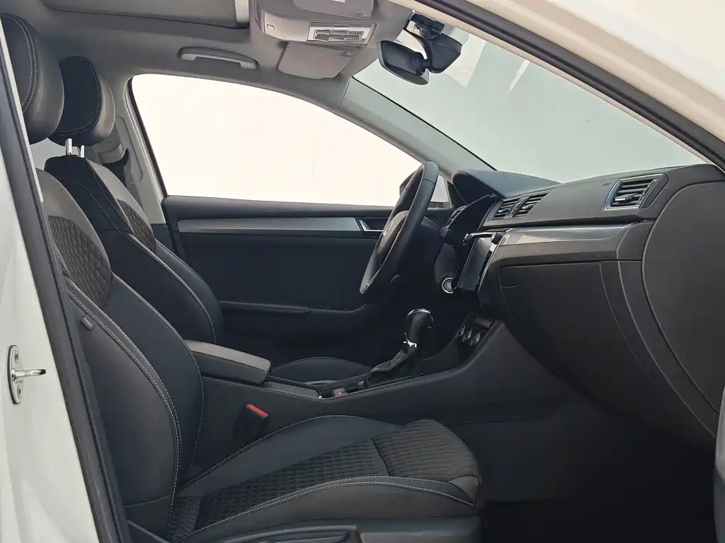 Skoda Superb — миниатюра 10
