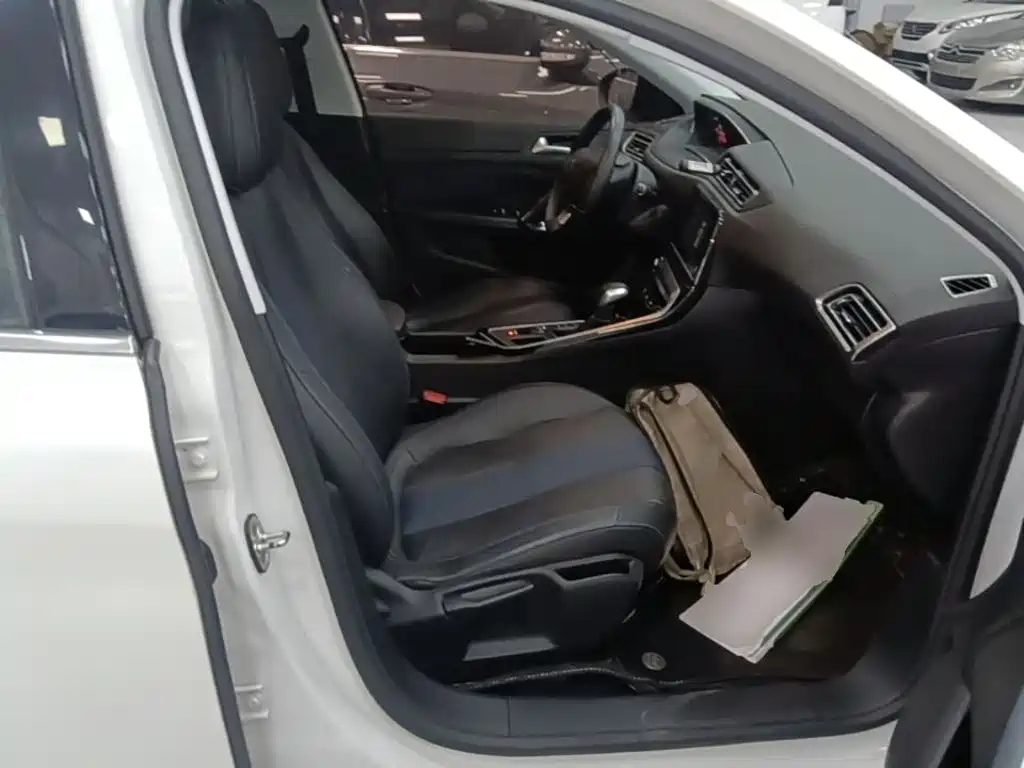 Peugeot 308 — миниатюра 25