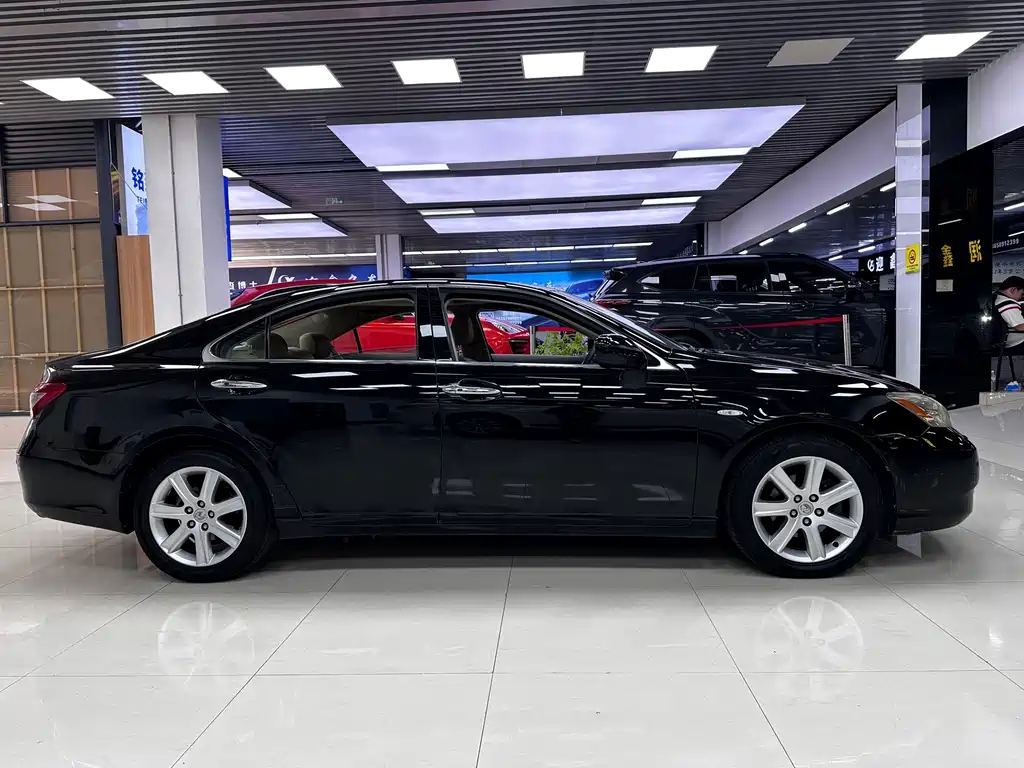 Lexus ES — миниатюра 8
