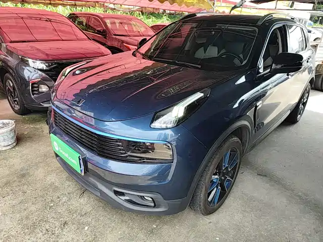 2018 Lynk & Co 01