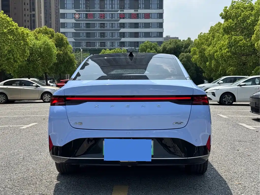 XPeng P5 — миниатюра 6