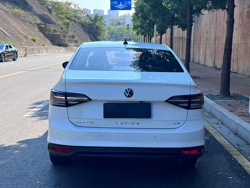 Volkswagen Lavida — миниатюра 4
