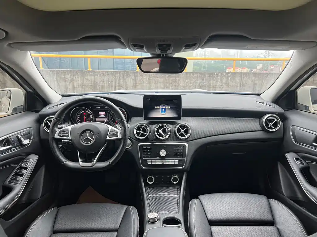 Mercedes-Benz GLA — миниатюра 10