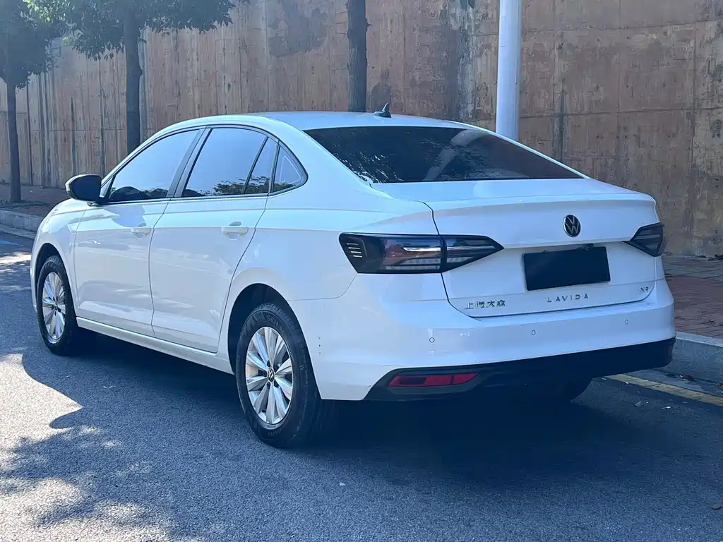 Volkswagen Lavida — миниатюра 6