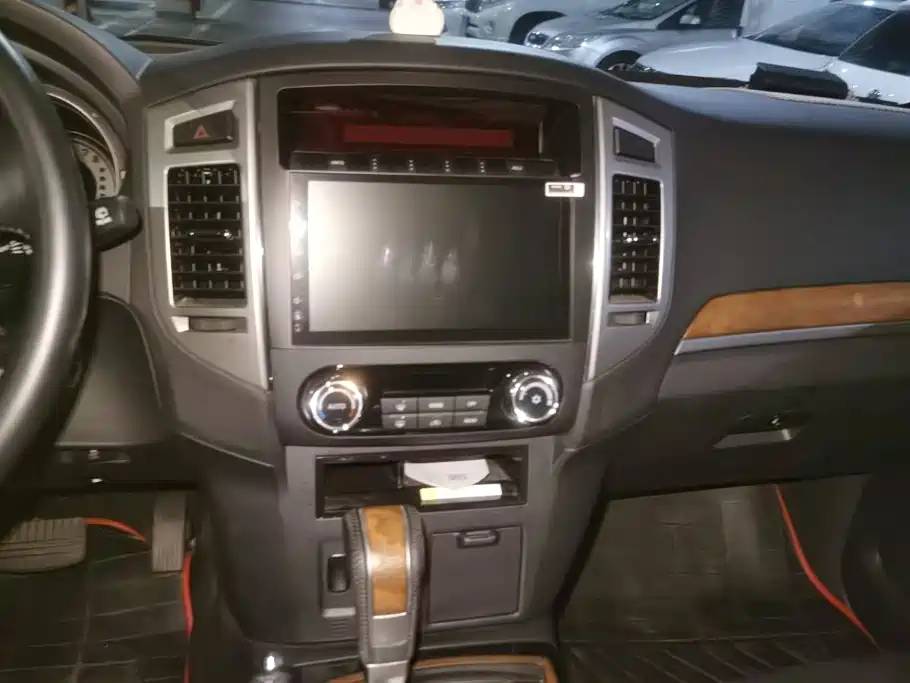 Mitsubishi Pajero (Import) — миниатюра 12