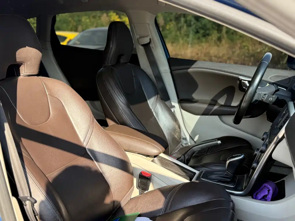 Volvo V40 — миниатюра 12
